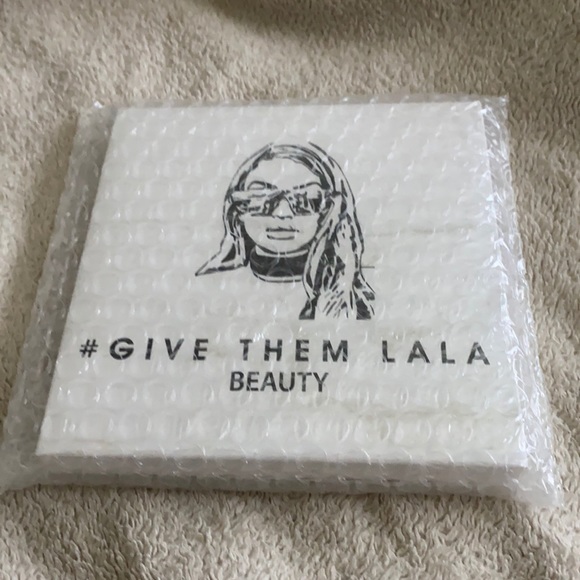 ❤️ 2 for $19 Give Them Lala Beauty |The Grown Woman Palette - Picture 2 of 5